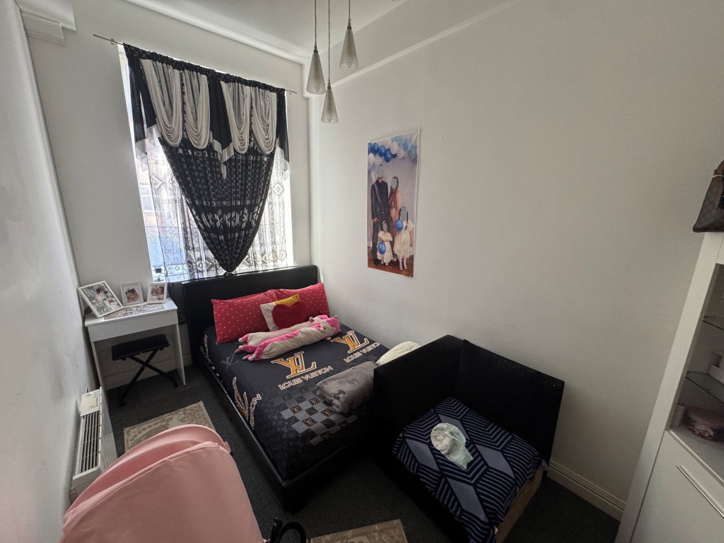 Lot: 113 - SIX FLATS FOR INVESTMENT - James House Flat 2 Bedroom one